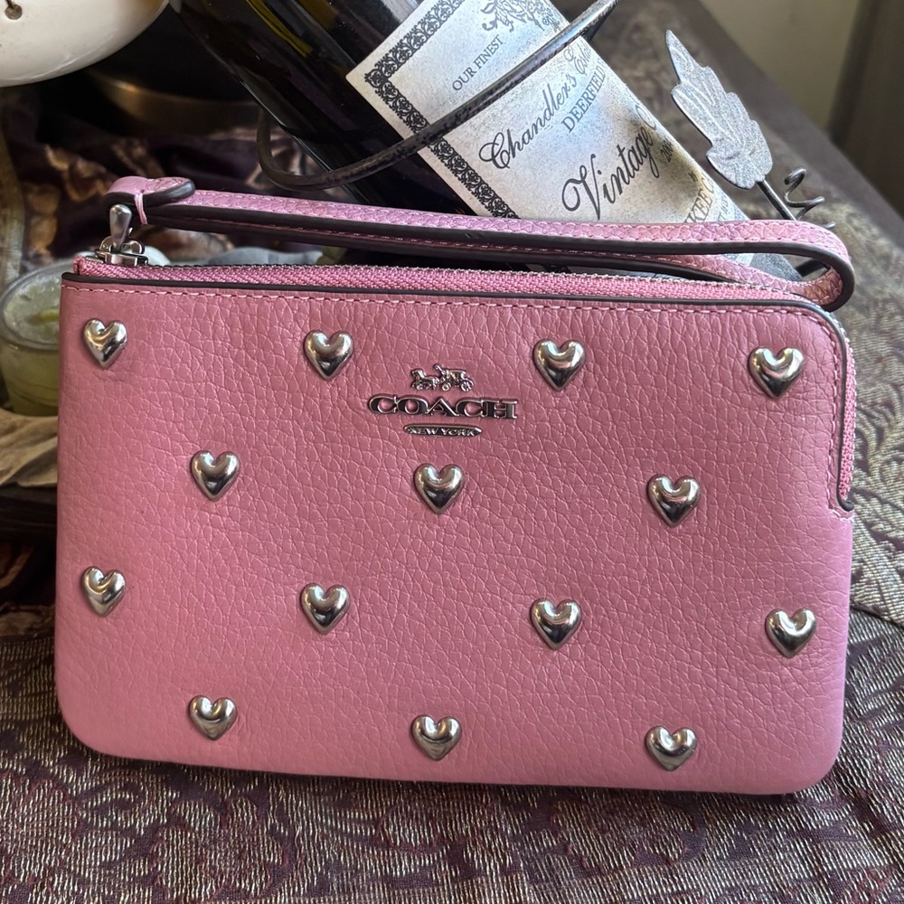 Authentic COACH Gold Hearts smooth leather zip wristlet